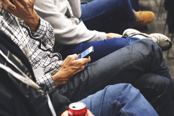 Mobile First ist geeignet für Produkte, die häufig unterwegs genutzt werden, z.B. in der U-Bahn